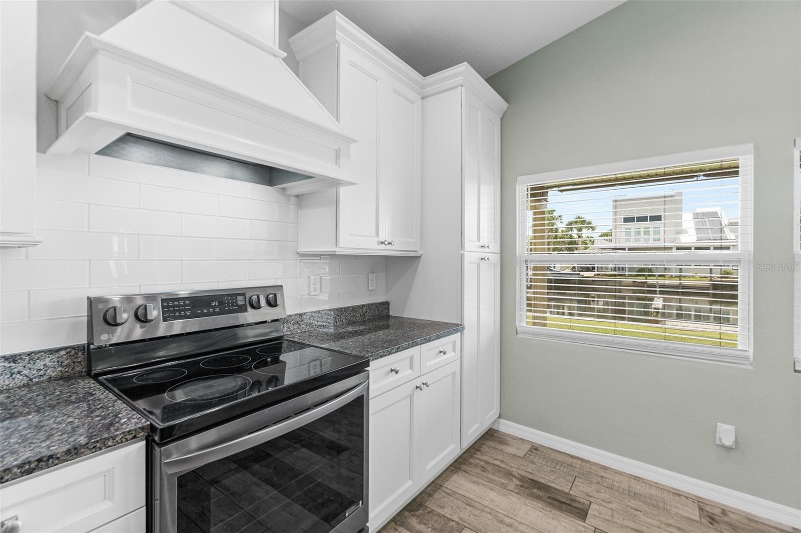 143 AVALON AVENUE — photo 10 of 44