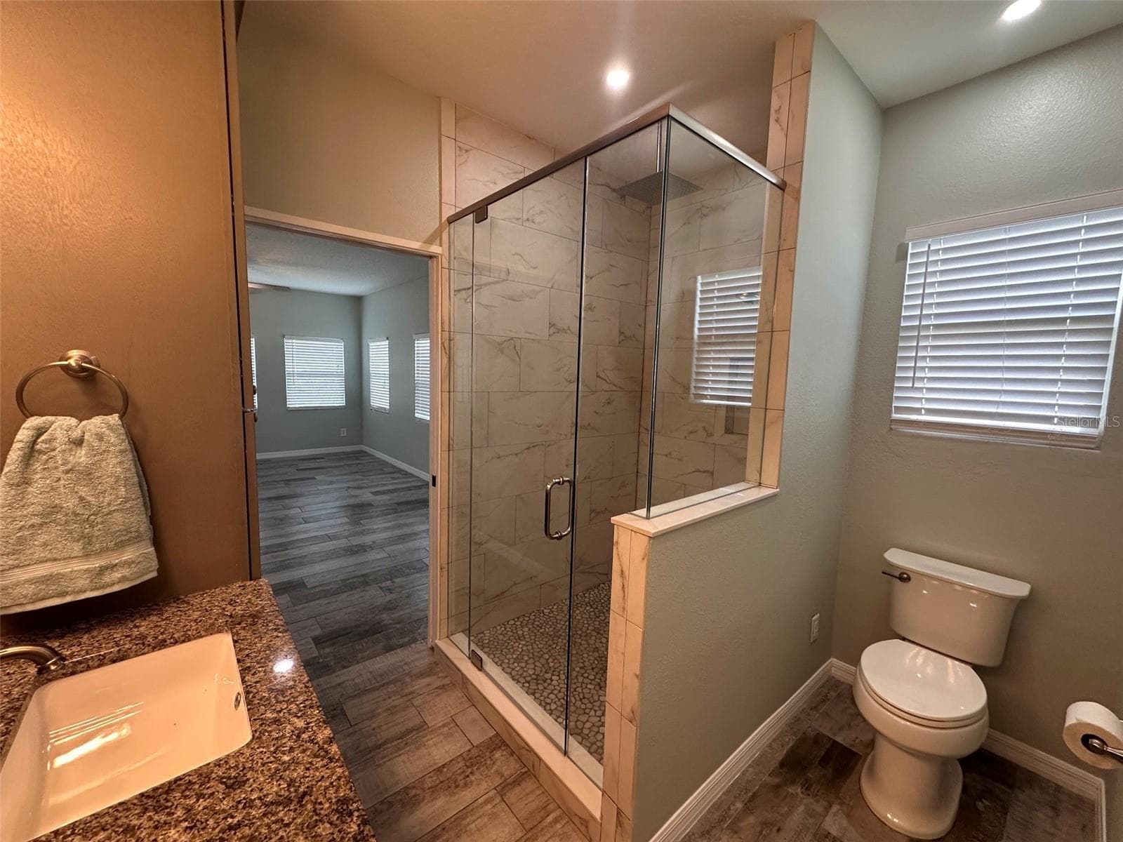 143 AVALON AVENUE — photo 21 of 44