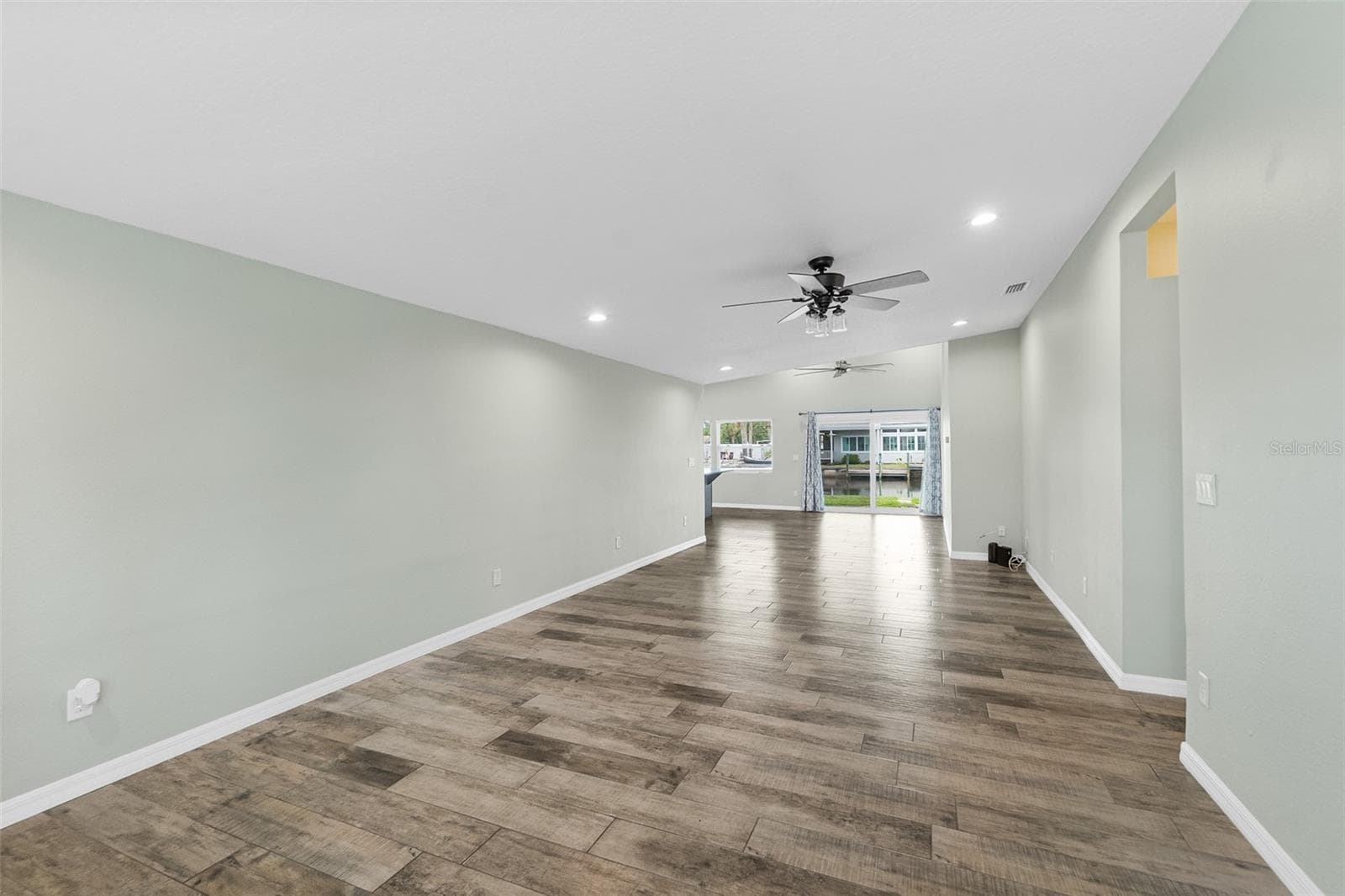 143 AVALON AVENUE — photo 3 of 44