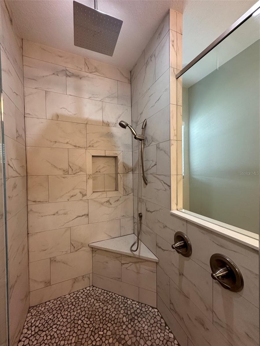 143 AVALON AVENUE — photo 20 of 44