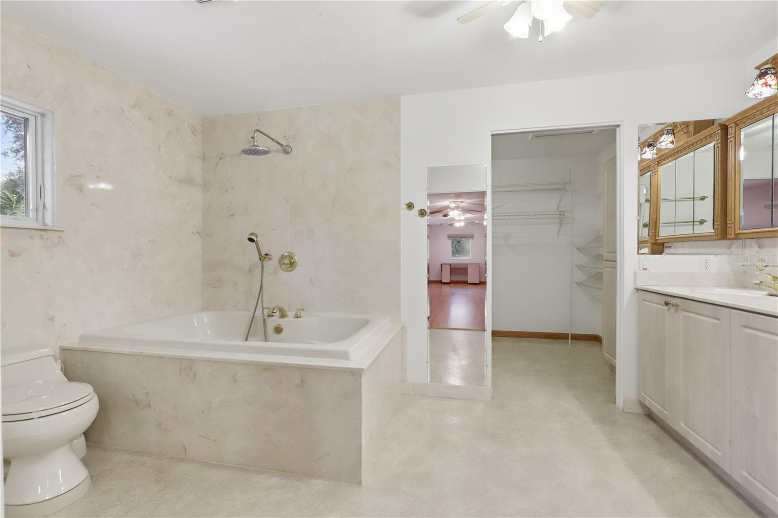 1610 STRATHCONA AVENUE — photo 17 of 52