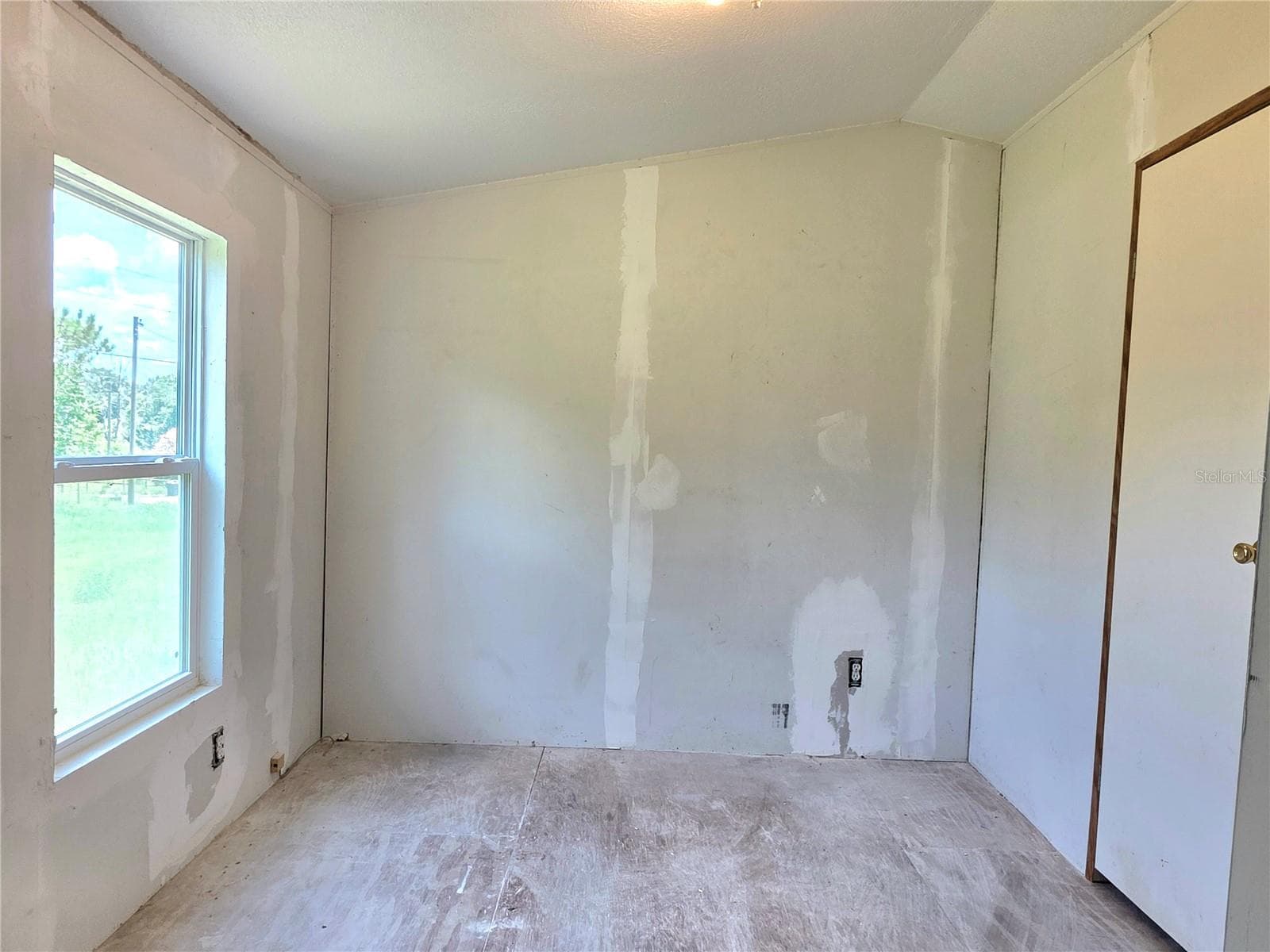 8443 HAMSTER DRIVE — photo 16 of 31