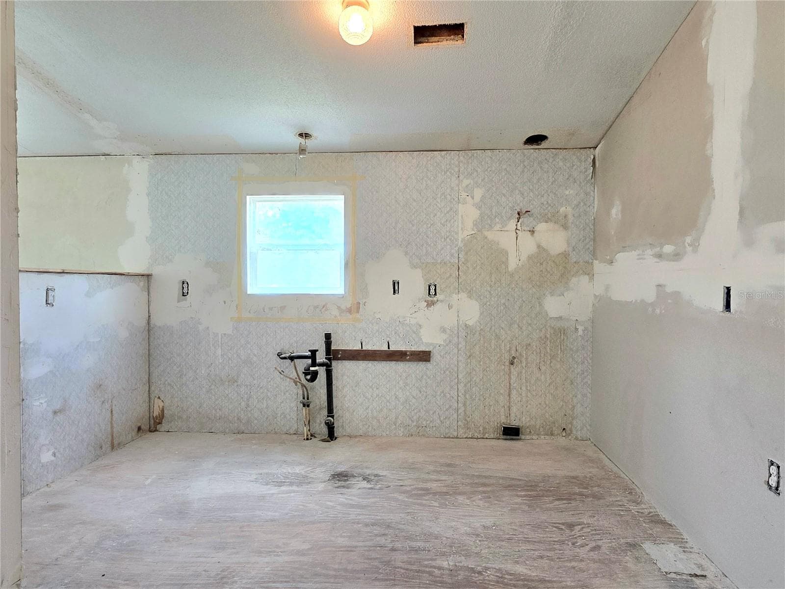8443 HAMSTER DRIVE — photo 10 of 31