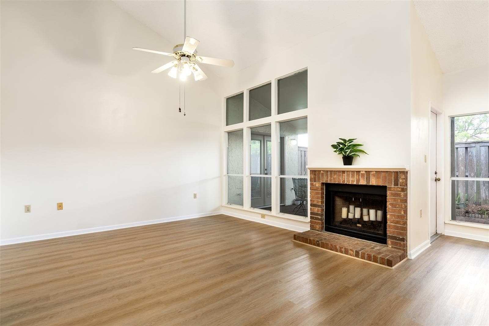 212 SABAL PALM PLACE — photo 5 of 32