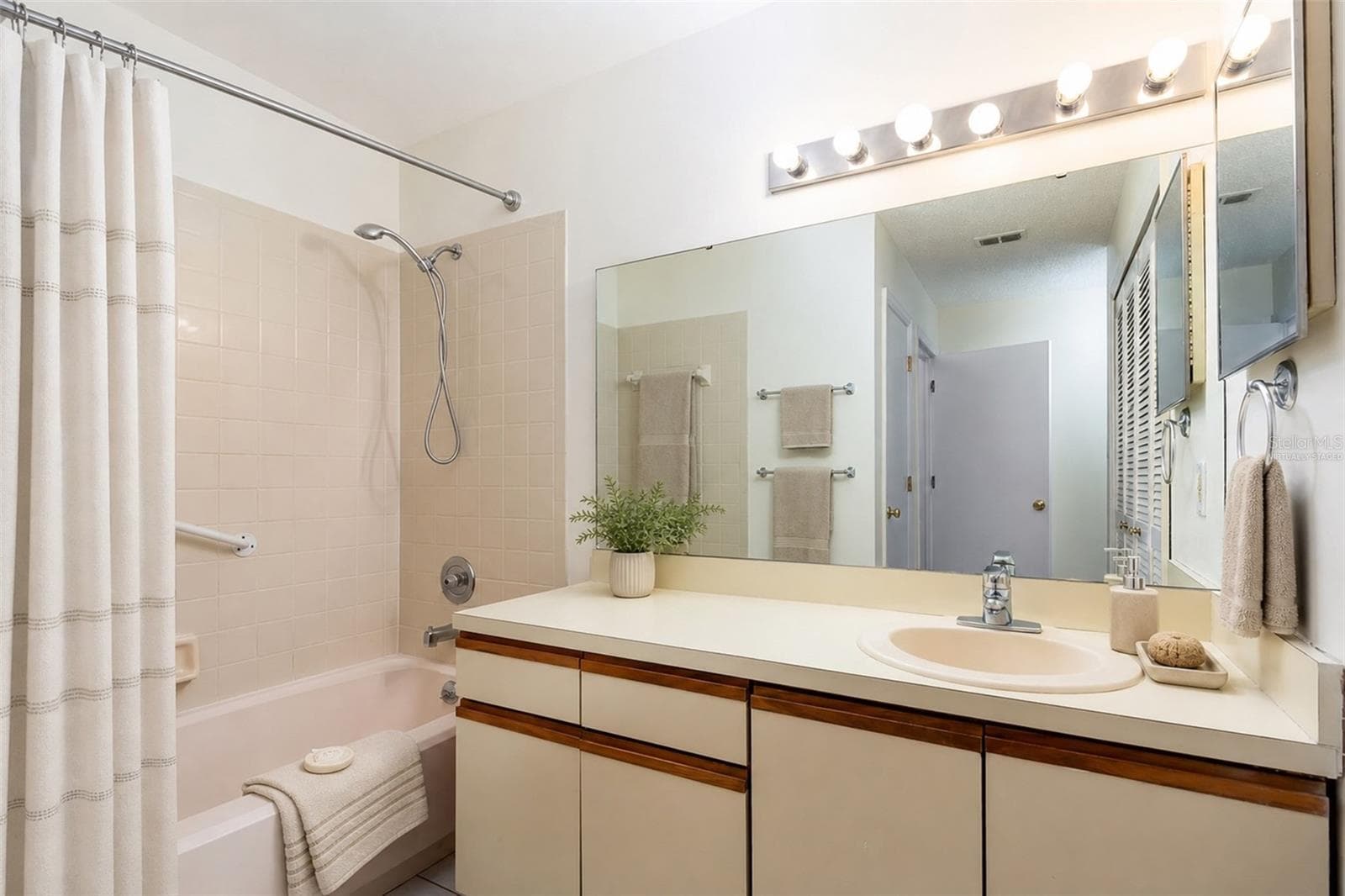 212 SABAL PALM PLACE — photo 21 of 32