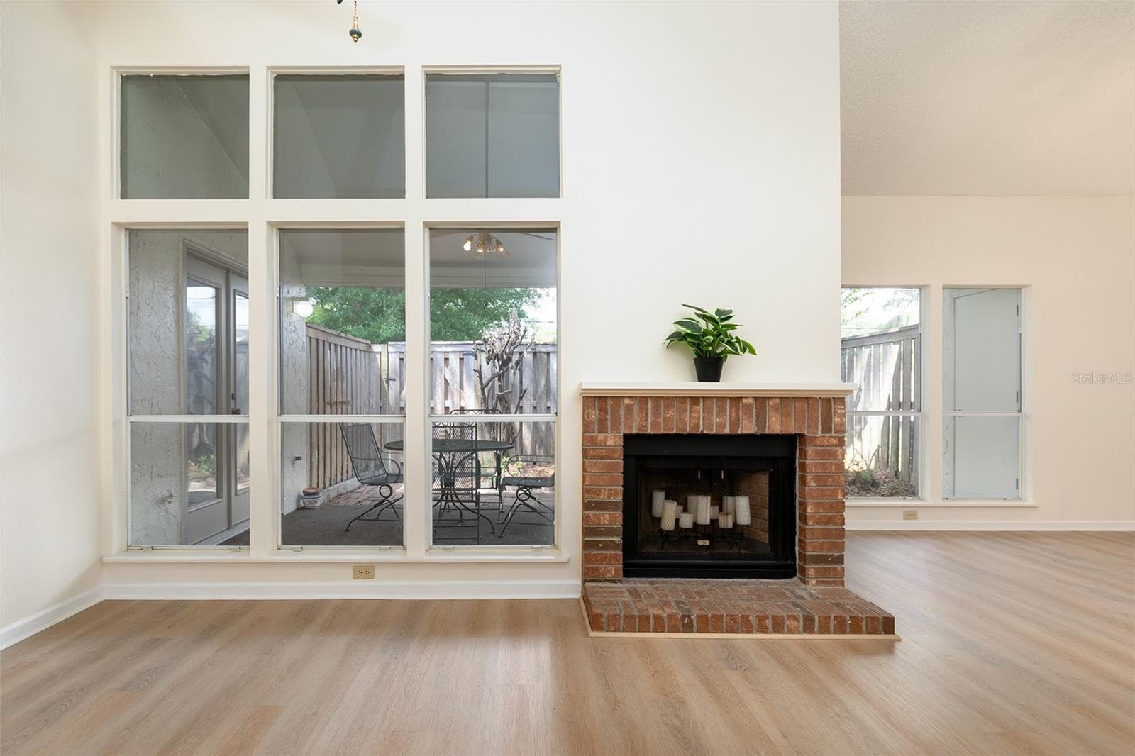 212 SABAL PALM PLACE — photo 4 of 32