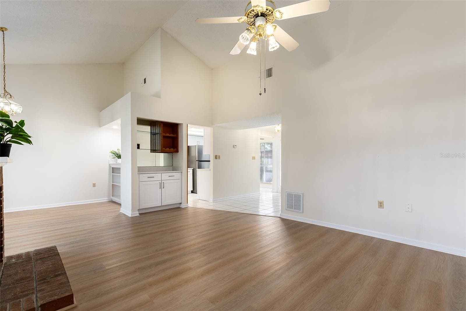 212 SABAL PALM PLACE — photo 9 of 32
