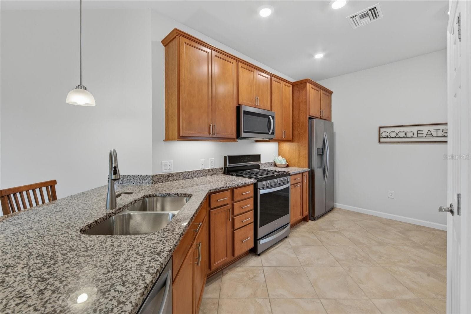 17658 CAMDEN DRIVE — photo 12 of 89