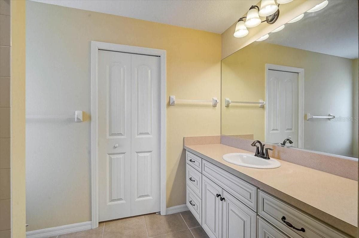 22 CHRISTIE AVENUE — photo 20 of 37
