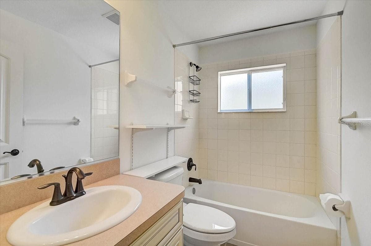 22 CHRISTIE AVENUE — photo 23 of 37