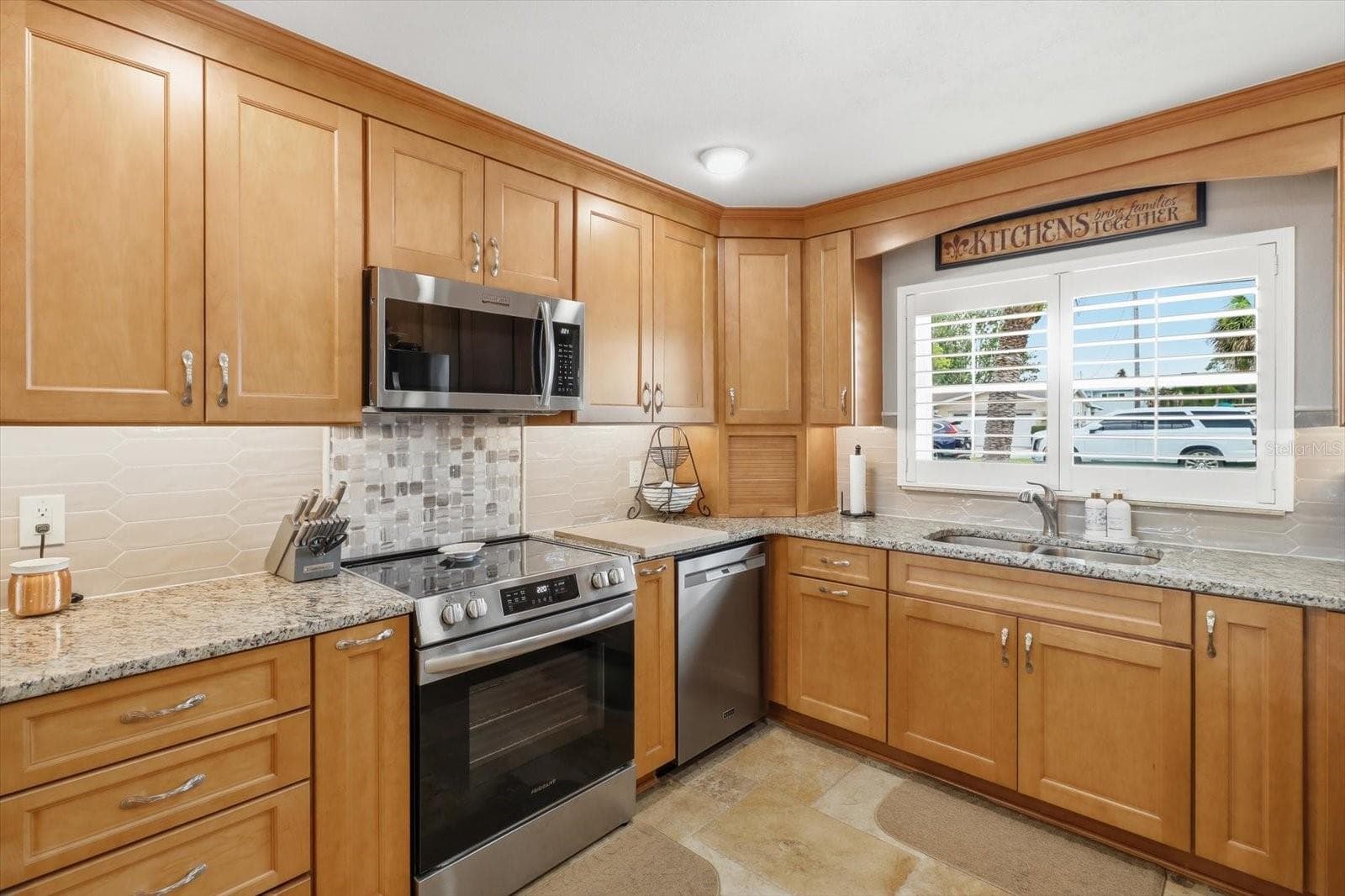 1302 PARADISE AVENUE — photo 15 of 59