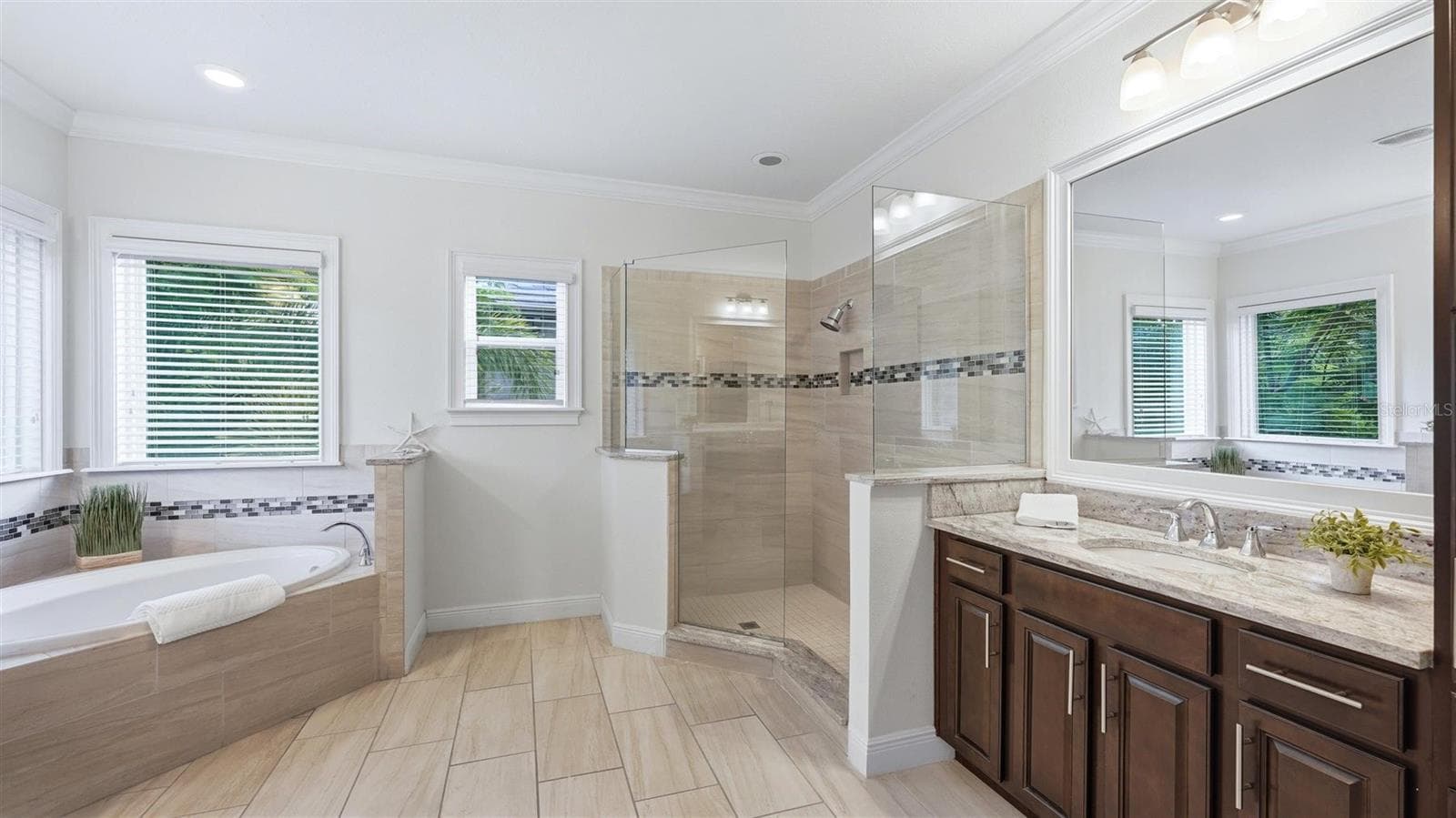 1850 MAGNOLIA STREET — photo 14 of 37
