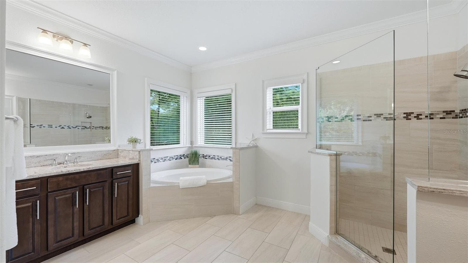 1850 MAGNOLIA STREET — photo 15 of 37