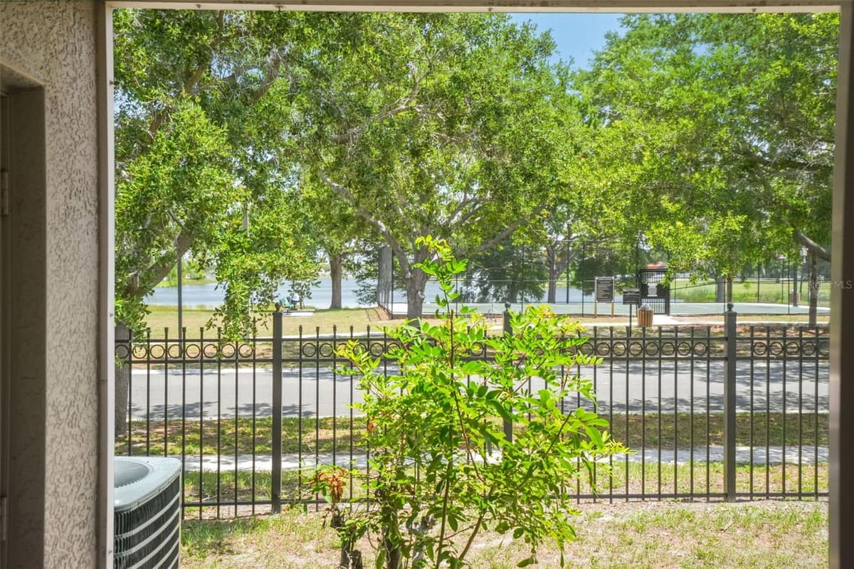 13137 KINGS CROSSING DRIVE — photo 16 of 48