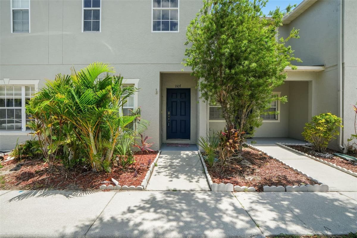 13137 KINGS CROSSING DRIVE — photo 2 of 48
