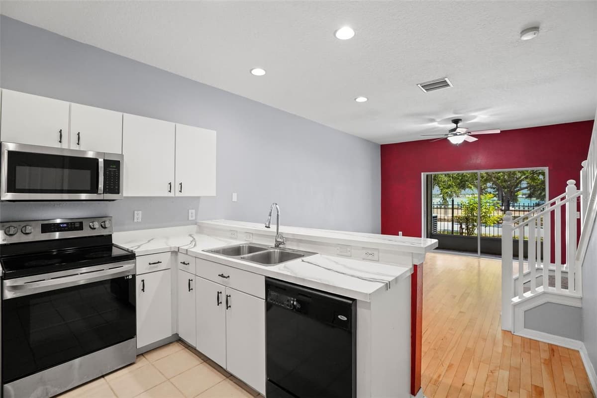 13137 KINGS CROSSING DRIVE — photo 10 of 48