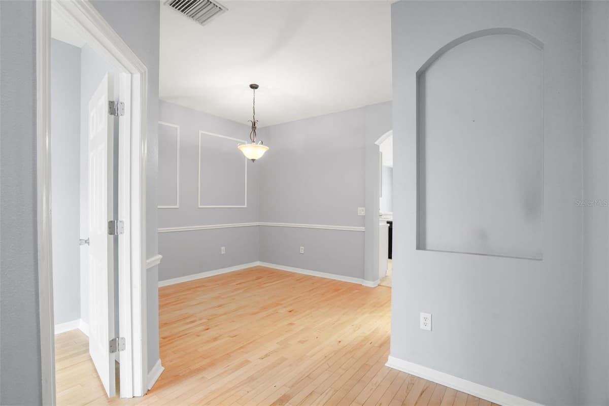 13137 KINGS CROSSING DRIVE — photo 4 of 48
