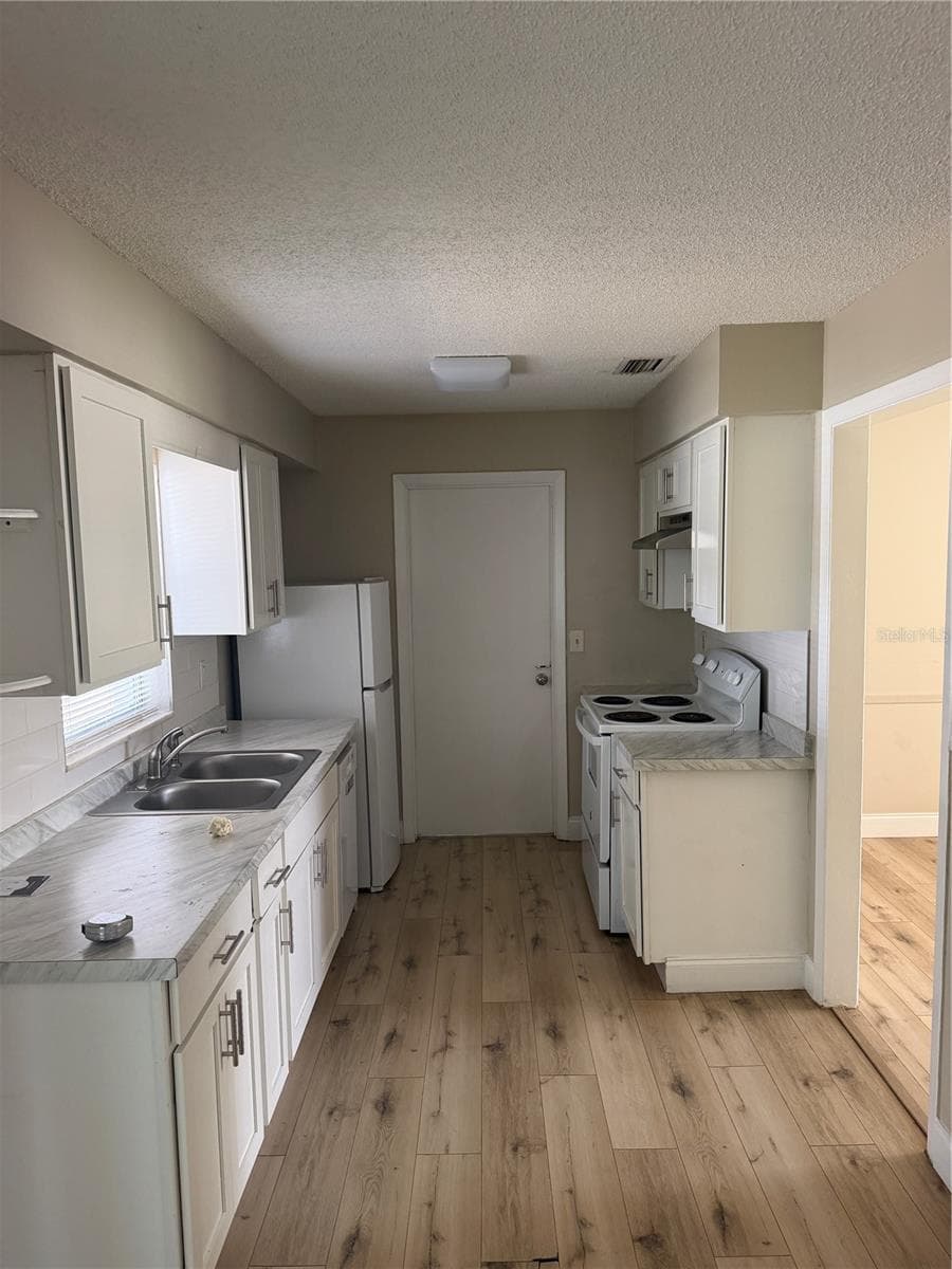 4518 GASPARILLA AVENUE — photo 4 of 21