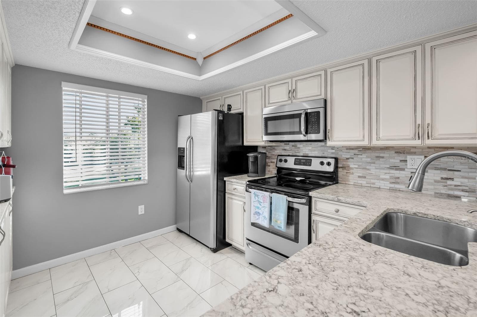 110 CYPRESS CT — photo 6 of 37