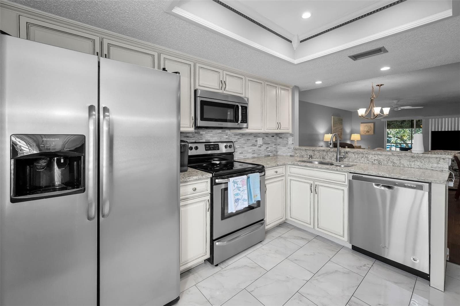110 CYPRESS CT — photo 10 of 37