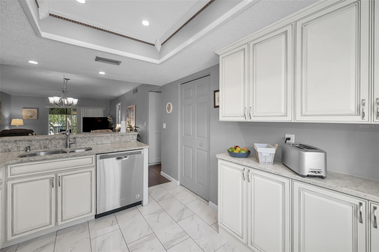 110 CYPRESS CT — photo 8 of 37