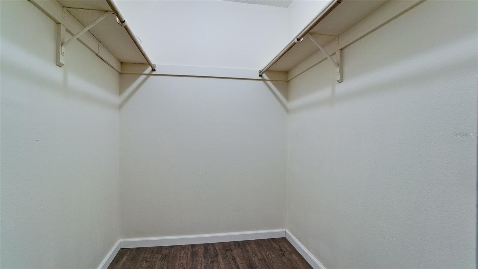 507 LAKESIDE DRIVE — photo 37 of 68