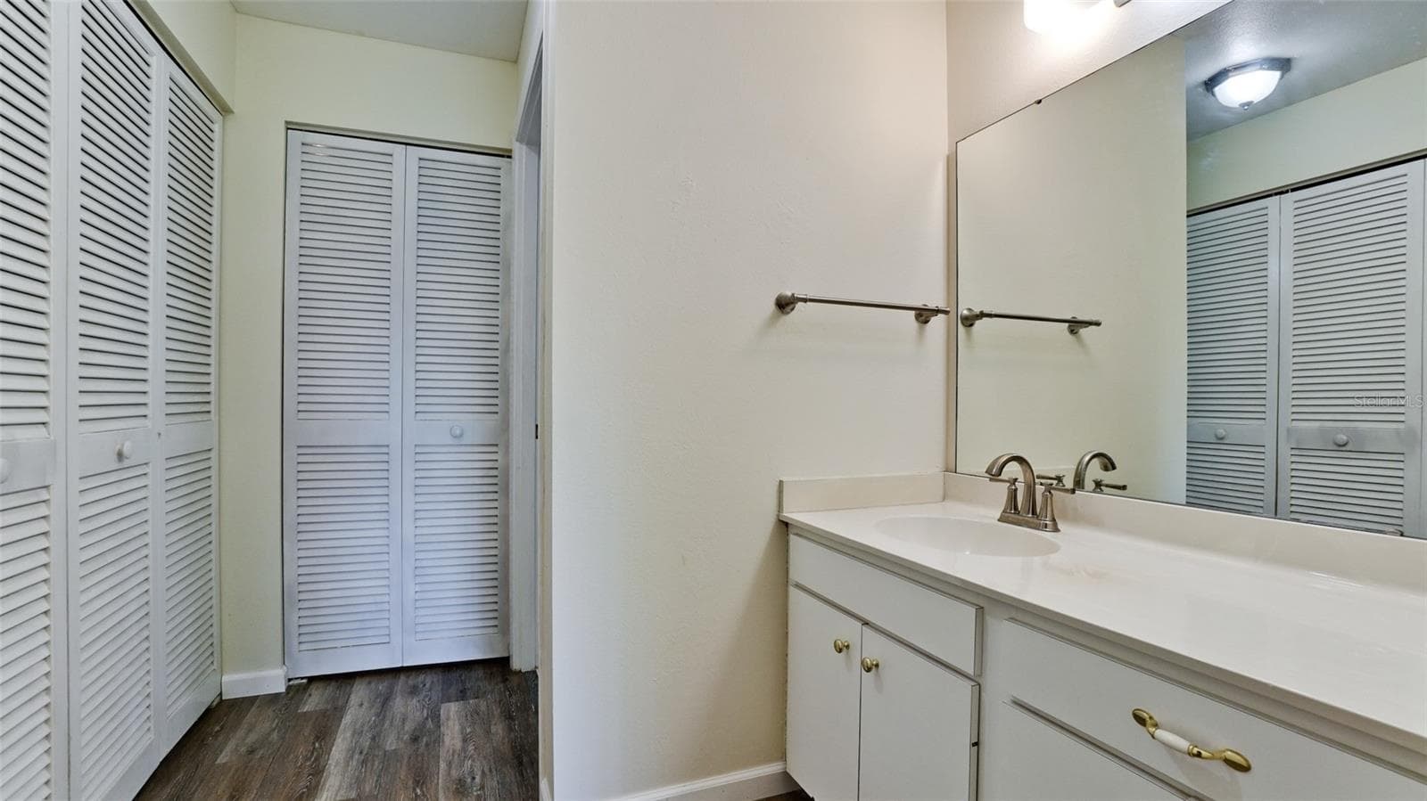 507 LAKESIDE DRIVE — photo 32 of 68