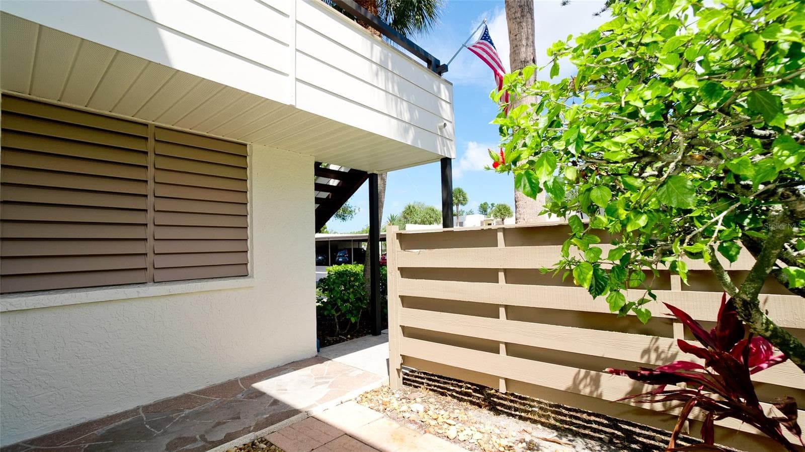 507 LAKESIDE DRIVE — photo 9 of 68