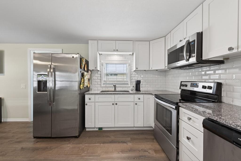 3527 TIKI DRIVE — photo 17 of 52