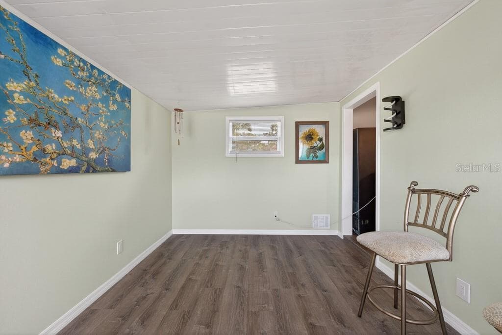 3527 TIKI DRIVE — photo 6 of 52