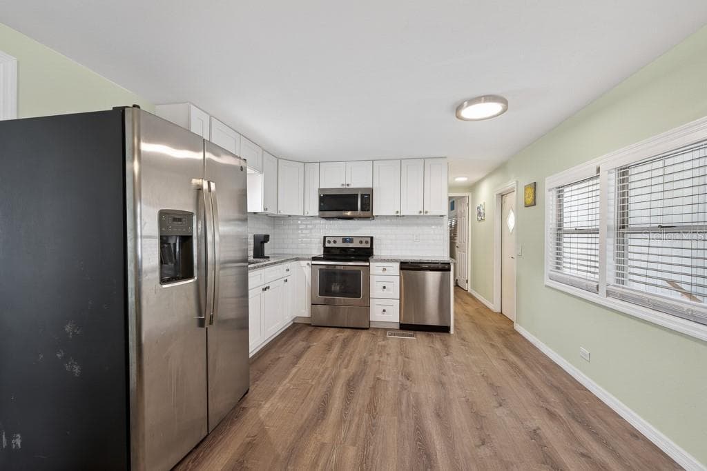 3527 TIKI DRIVE — photo 14 of 52
