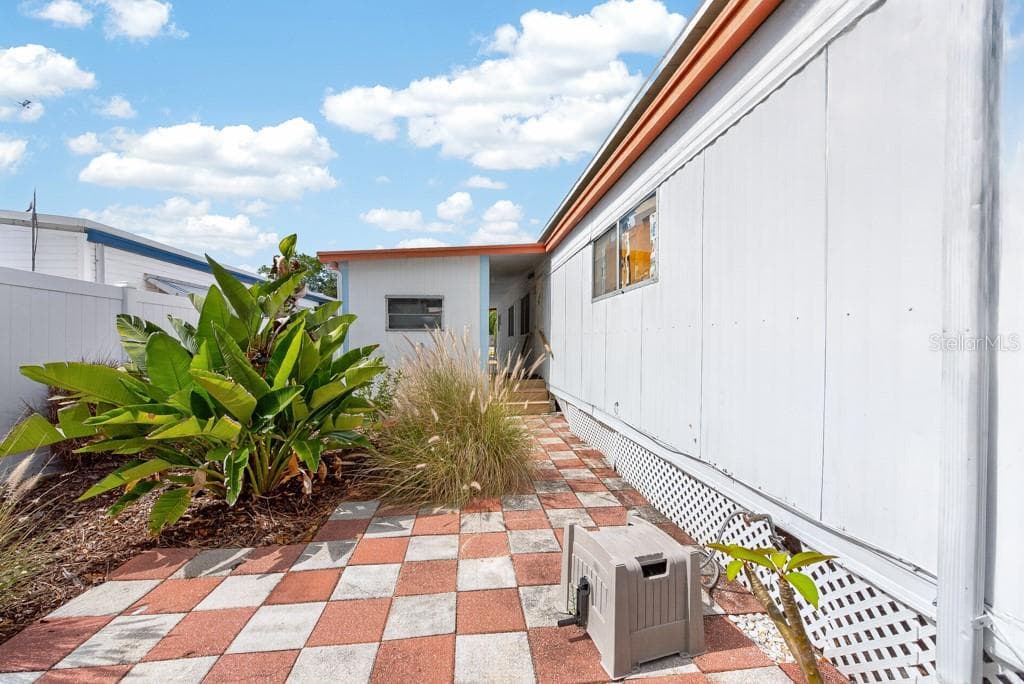 3527 TIKI DRIVE — photo 36 of 52