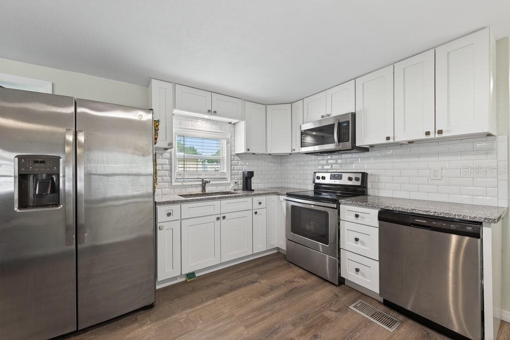 3527 TIKI DRIVE — photo 16 of 52