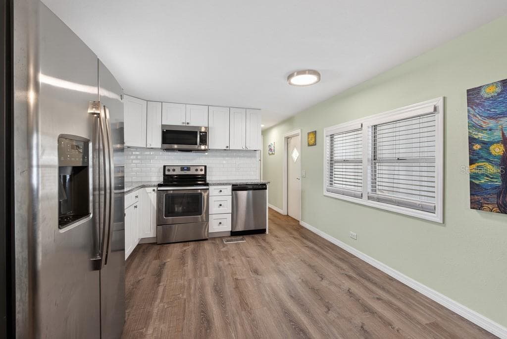 3527 TIKI DRIVE — photo 13 of 52