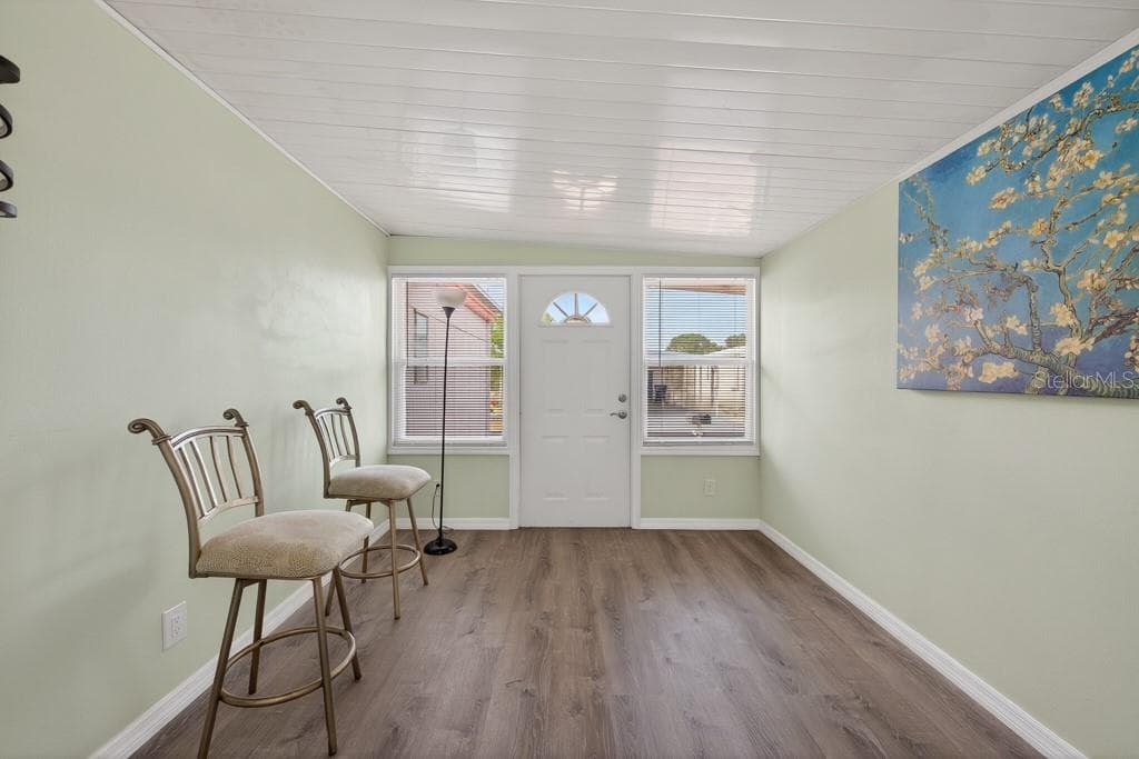3527 TIKI DRIVE — photo 4 of 52