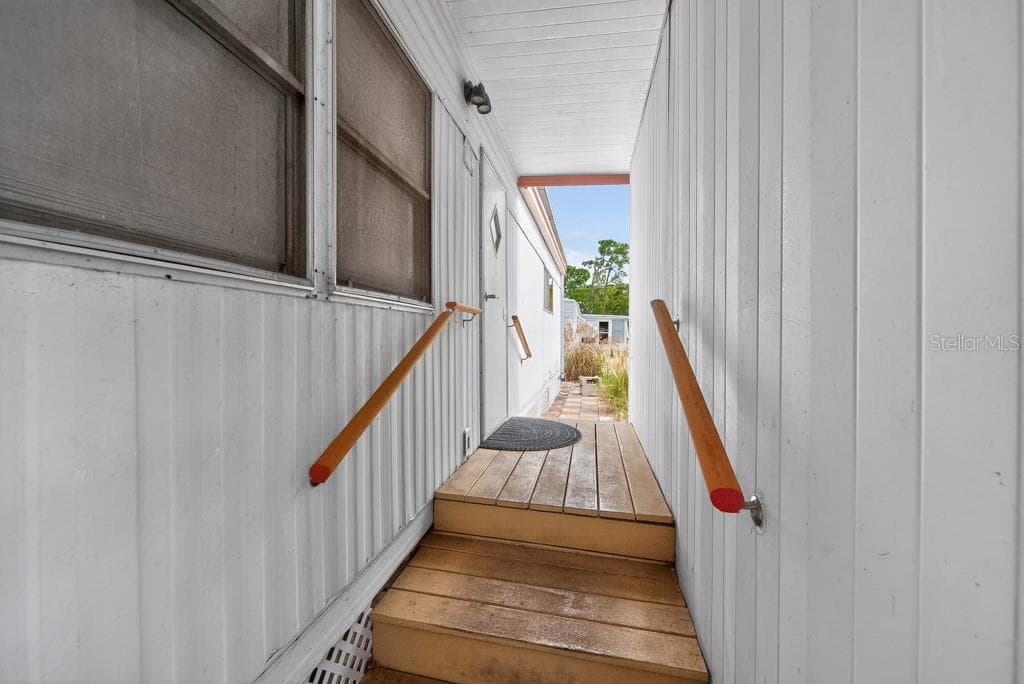 3527 TIKI DRIVE — photo 34 of 52