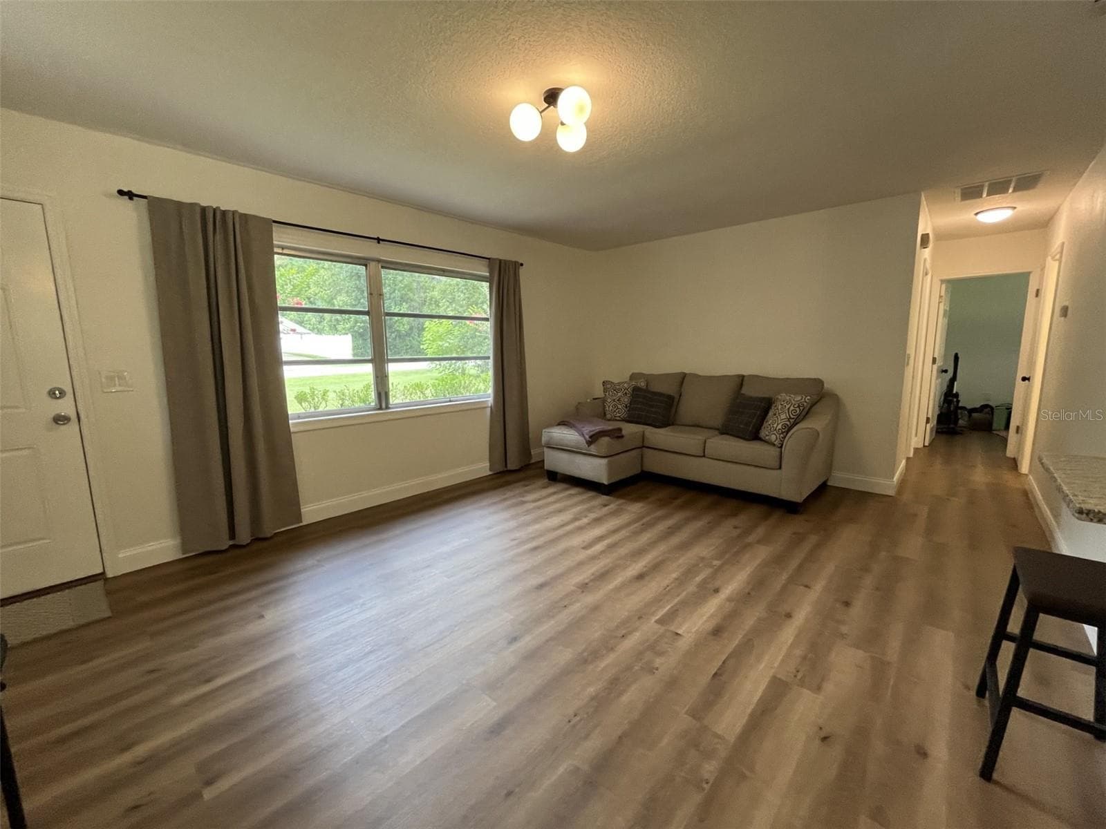 3164 11TH STREET — photo 3 of 37