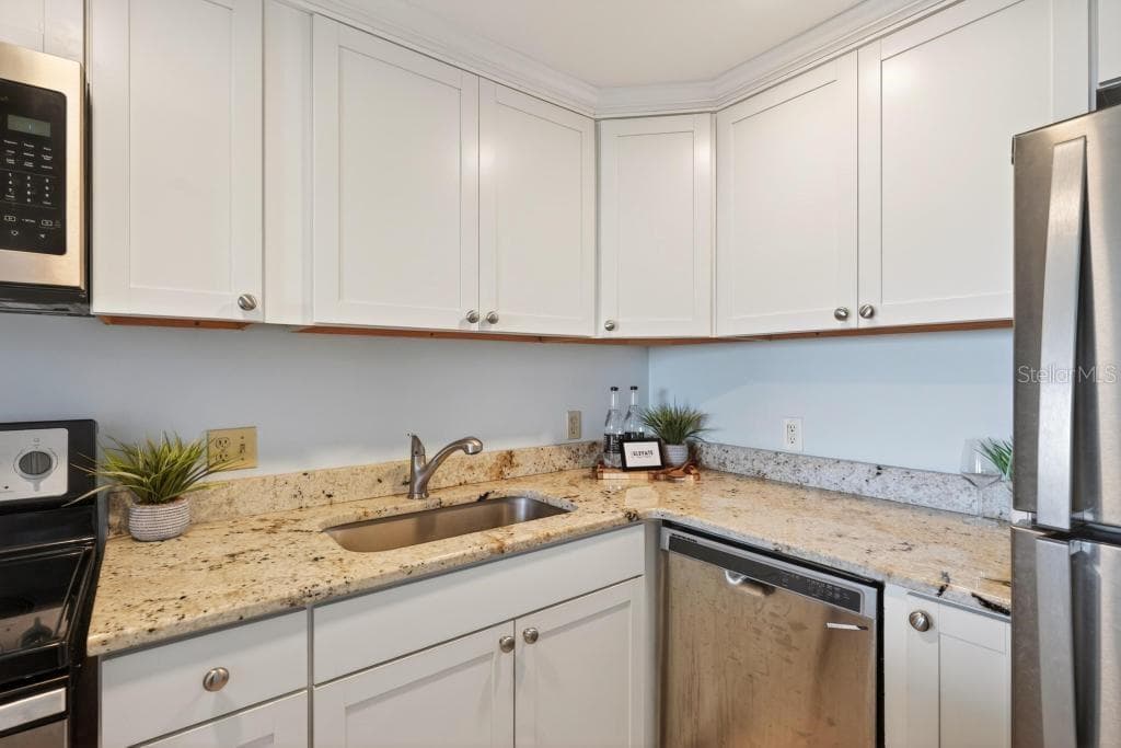 925 HALIFAX AVENUE — photo 23 of 77