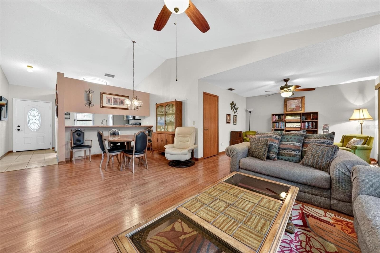 1047 SAMMS AVENUE — photo 4 of 51