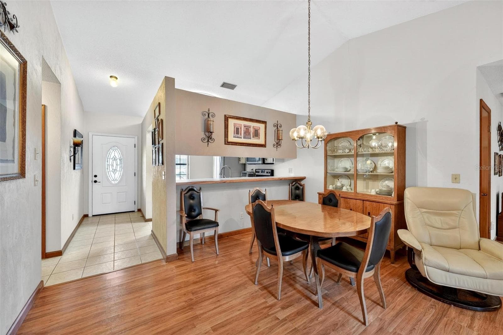 1047 SAMMS AVENUE — photo 3 of 51