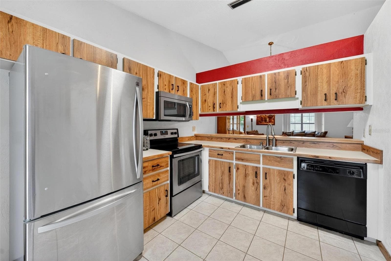 1047 SAMMS AVENUE — photo 17 of 51