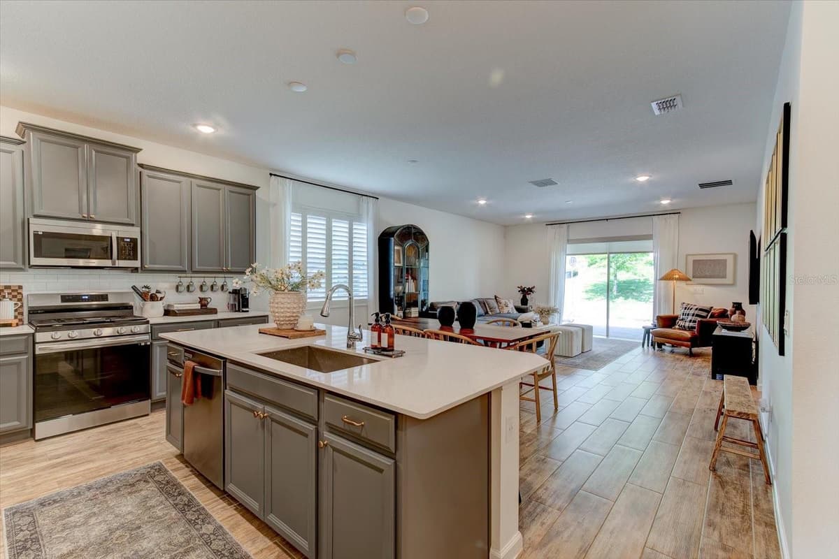 2403 NATOMA BOULEVARD — photo 10 of 38