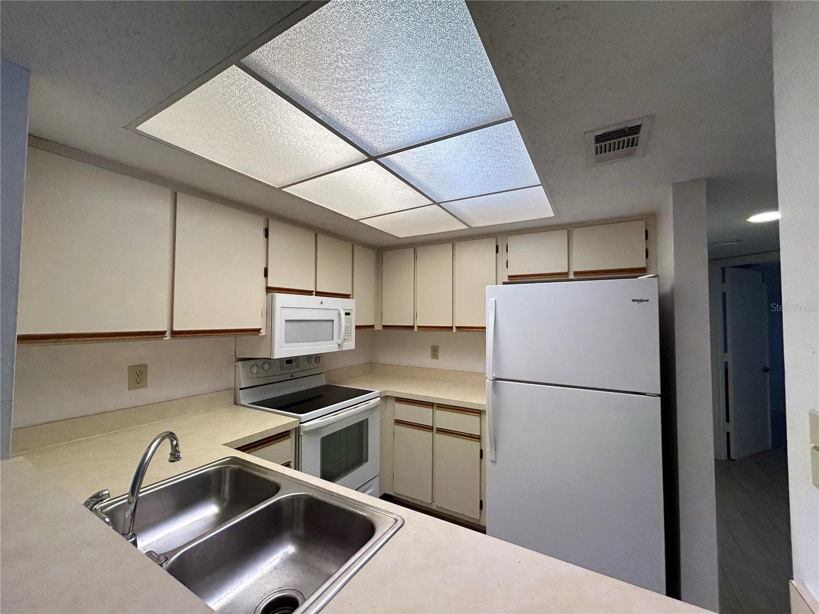 19505 QUESADA AVENUE — photo 14 of 47