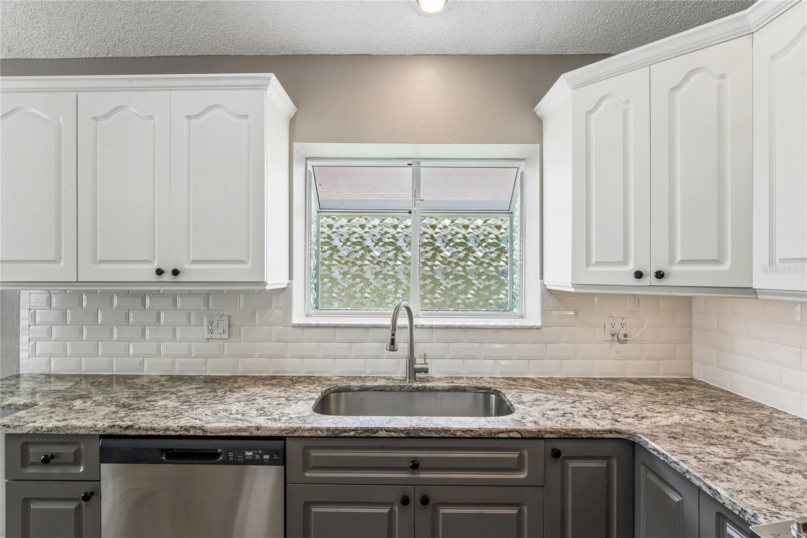 14443 MIDDLE FAIRWAY DRIVE — photo 19 of 85