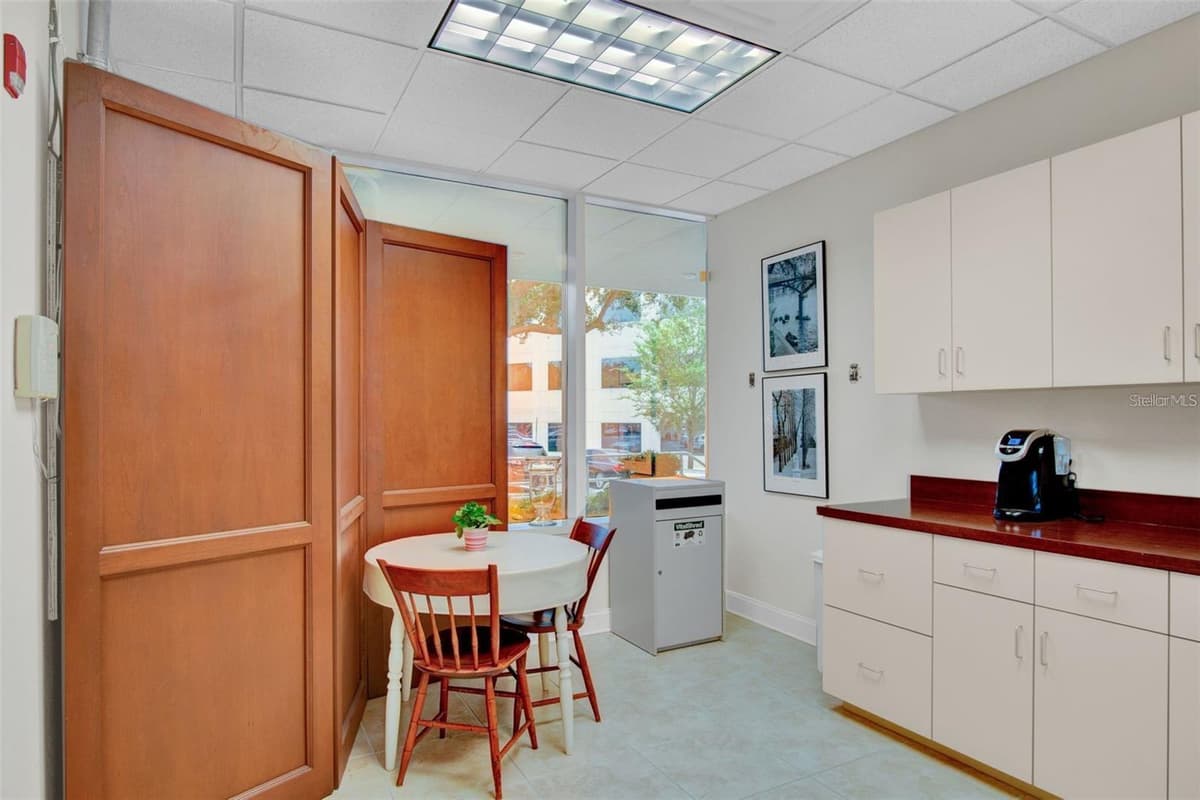 6200 METROWEST BOULEVARD — photo 10 of 12