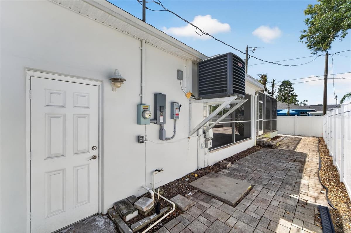 4810 DEL RIO WAY — photo 50 of 64