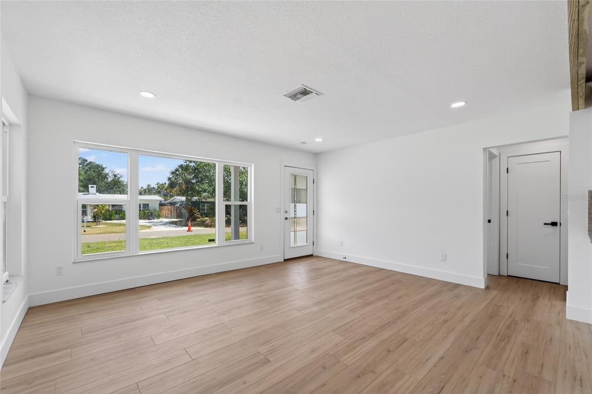 4810 DEL RIO WAY — photo 8 of 64
