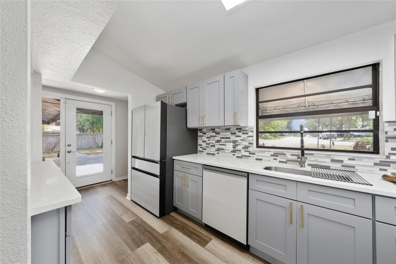 357 RIDGEWOOD STREET — photo 8 of 36