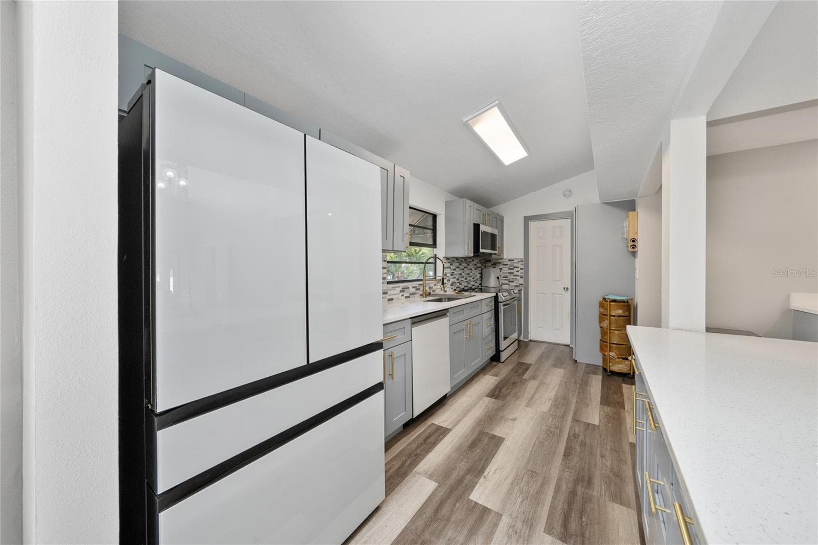 357 RIDGEWOOD STREET — photo 9 of 36