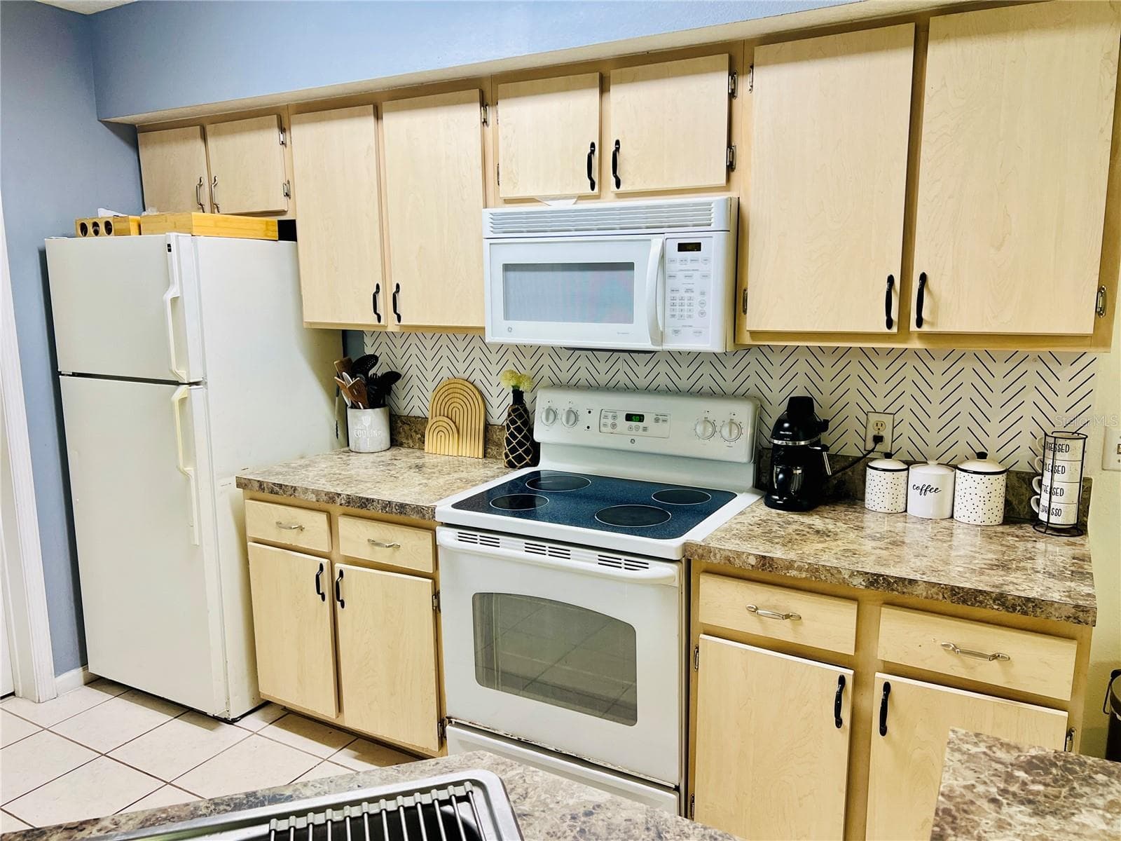 737 CREST PINES DRIVE — photo 4 of 23